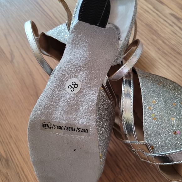 Unworn silver ballroom shoes - Picture 5 of 8